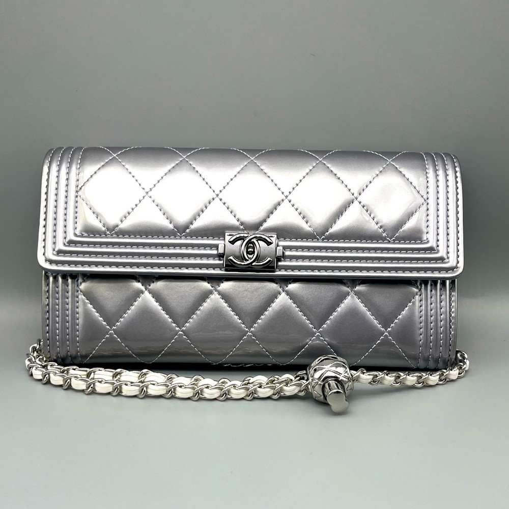 💜CHANEL Patent Leather Boy Flap Wallet/Clutch💜 - Picture 3 of 17